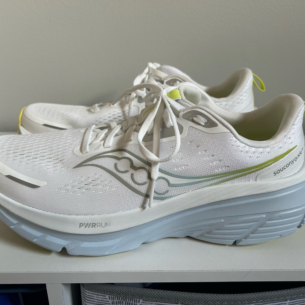 Saucony Guide 18 Women's White/Ice Melt Running Shoes